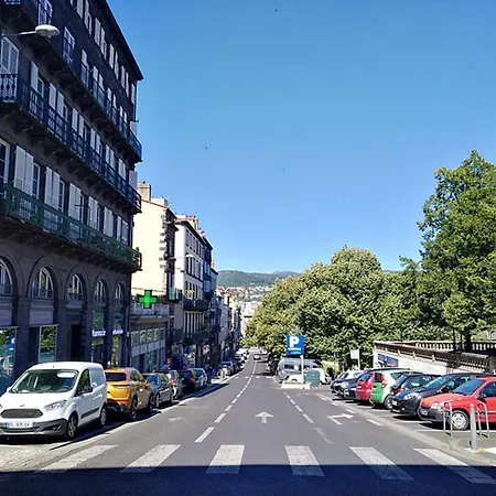 דירה Le Petit Loft De Saint Herem קלרמונט-פרנד